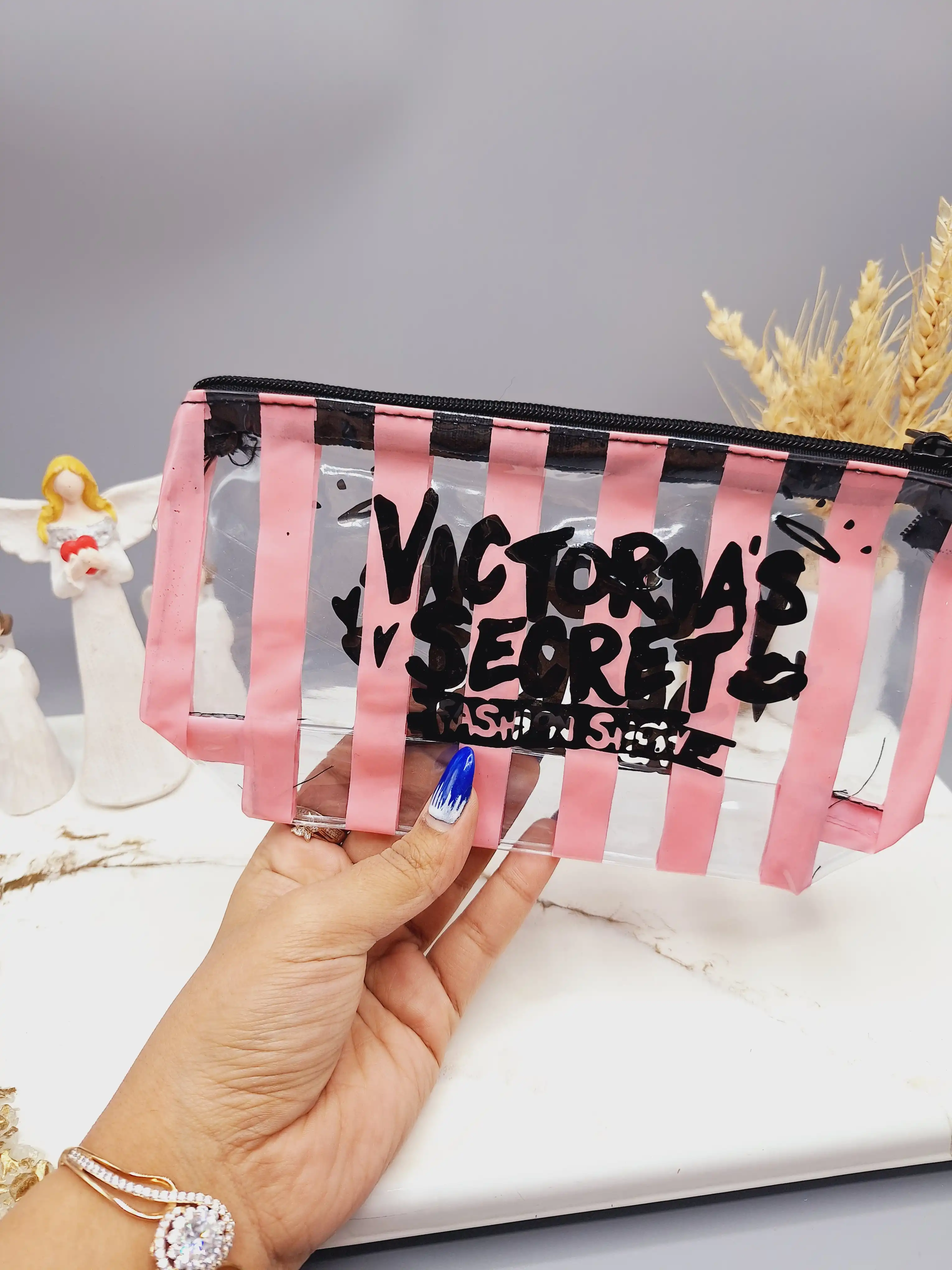 کیف لوازم آرایشی ویکتوریا سکرت سایز کوچیک کالباسی VICTORIA SECRET