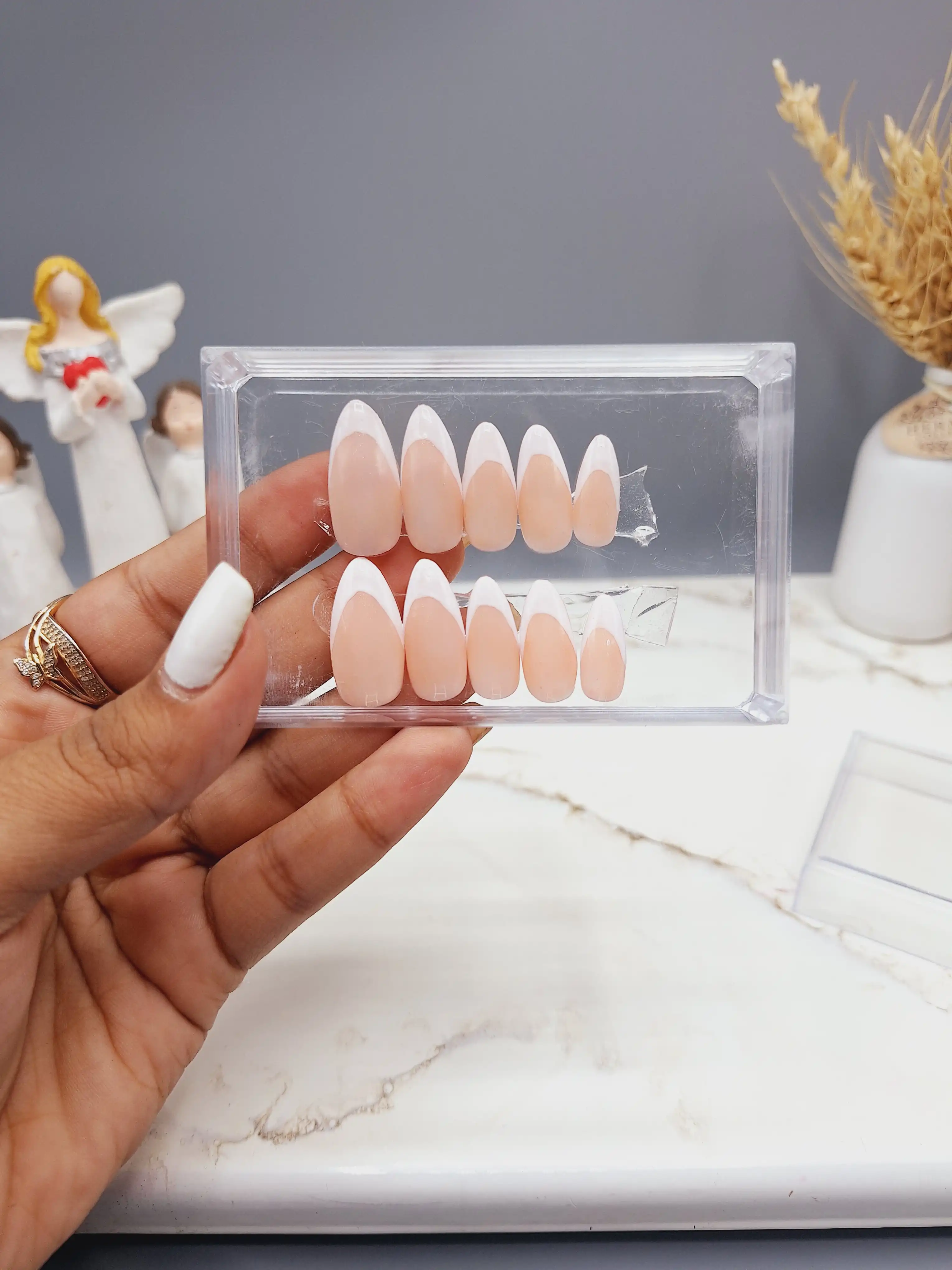 ناخن مصنوعی با مواد کاشت درجه ۱ طرح فرنچ سفید با جعبه (به همراه پک اختصاصی)