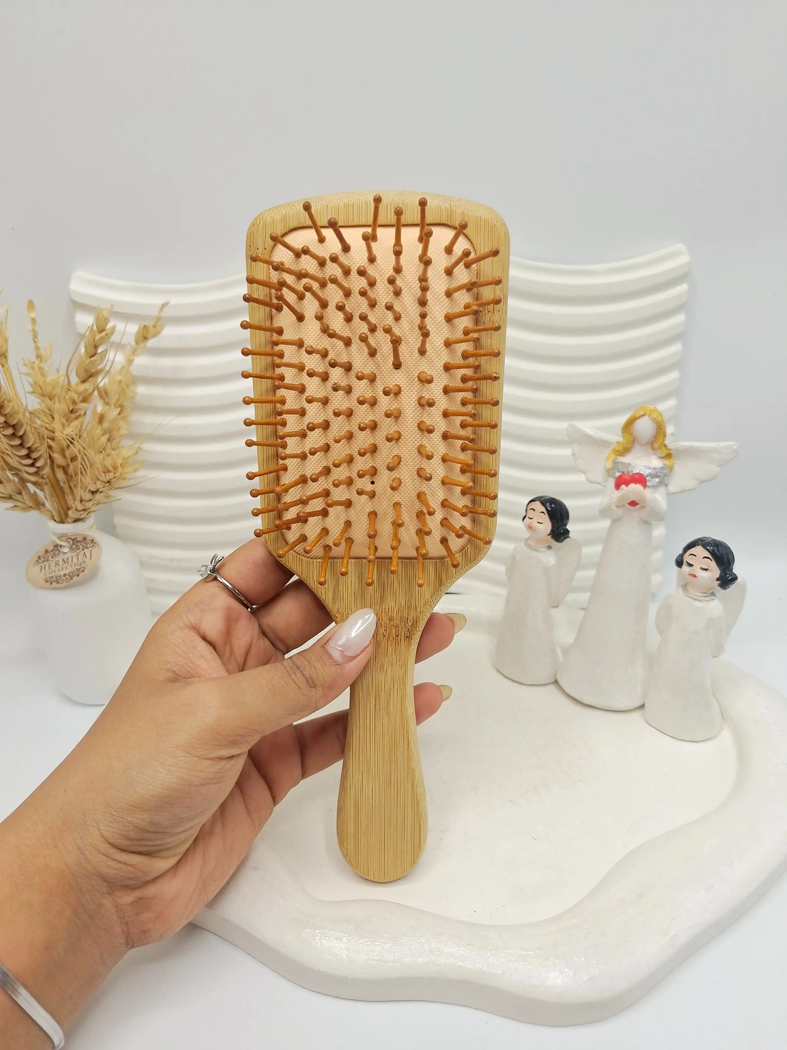 برس مو چوبی کف کرم دندانه چوبی قهوه ای