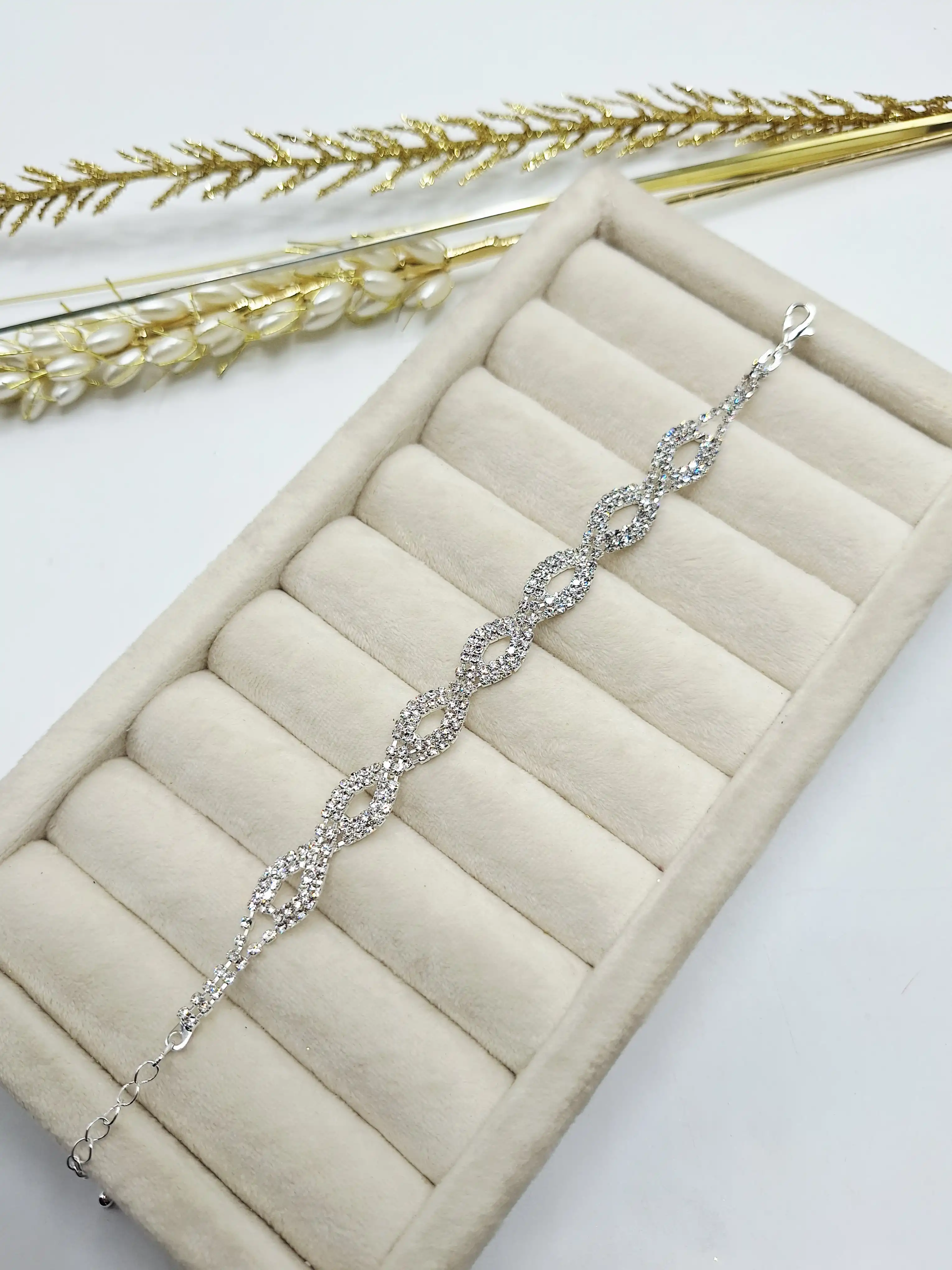 دستبند مجلسی فوق العاده  شیک پر زرق و برق طرح هفتم